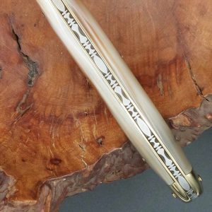 Couteau Laguiole 13 cm – Élégance en Corne Blonde