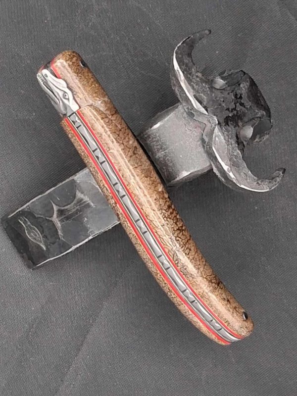 Couteau Laguiole 12 cm – Manche en dinosaure fossile