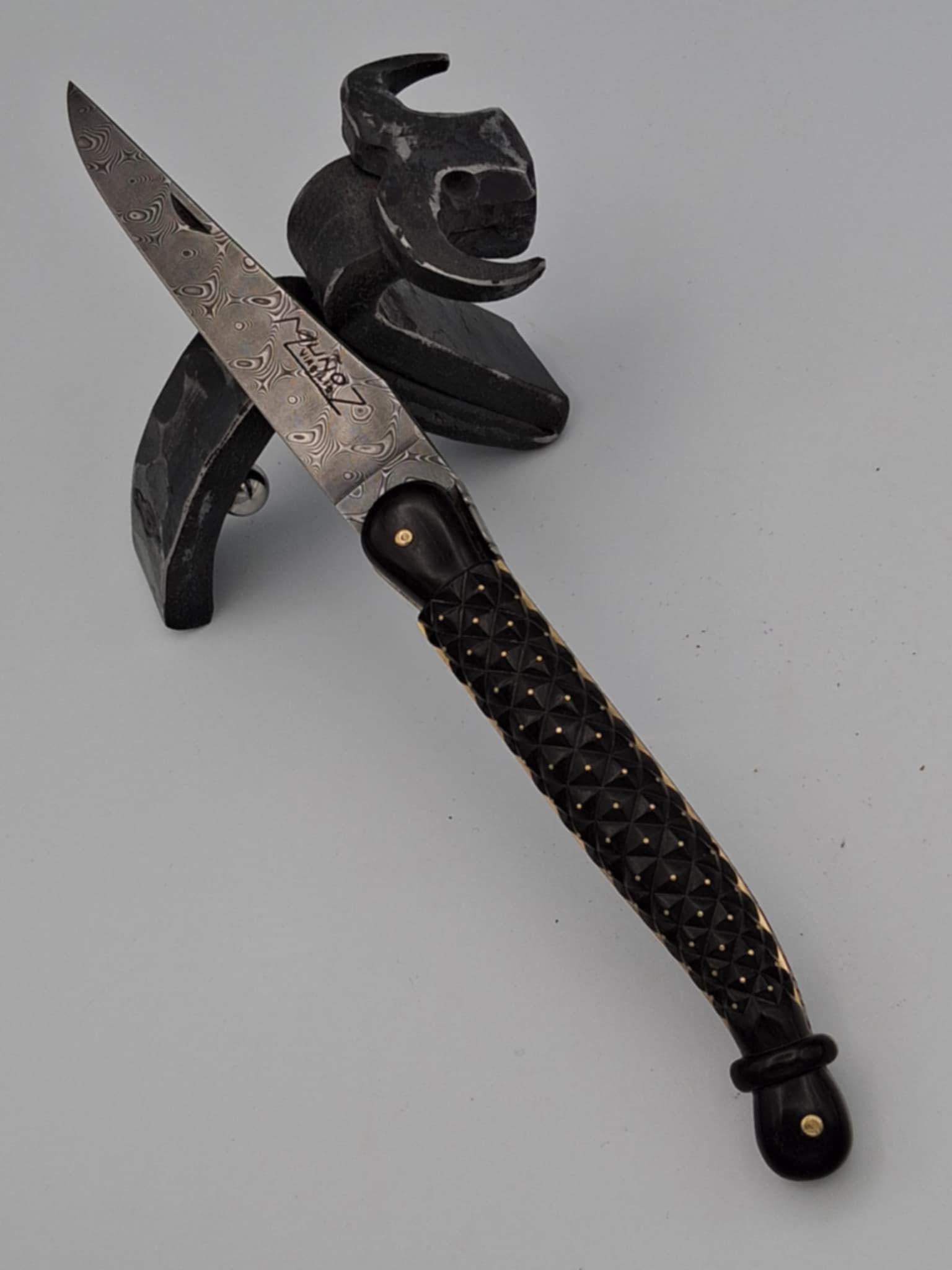 Couteau Laguiole Manche ananas en ébène clouté laiton 13 – Image 3